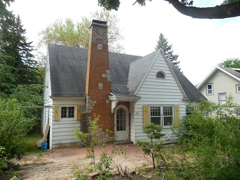 1st image of 507 E F St