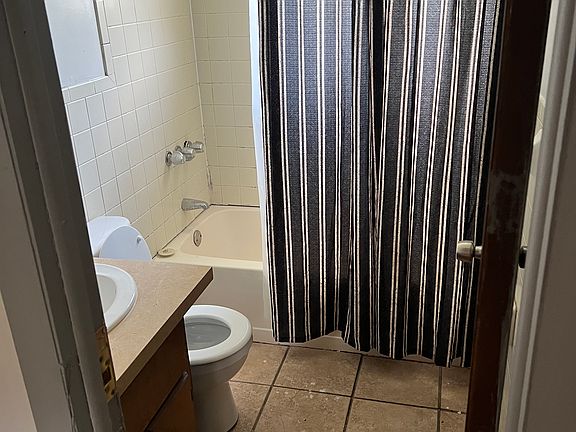5th image of 4345 32nd Ave