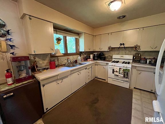 4th image of 423 E Mound Rd