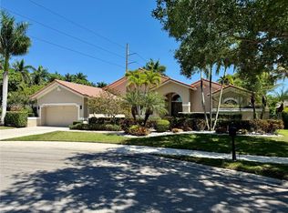 1040 Sandalwood Ln, Weston, FL 33326