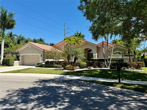 1040 Sandalwood Ln, Weston, FL 33326