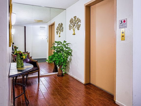 3rd image of 316 N Maryland Ave Unit 310