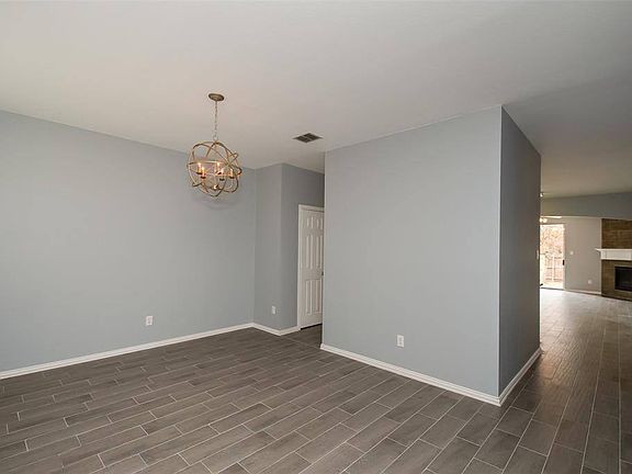 5th image of 713 Bowie Ln