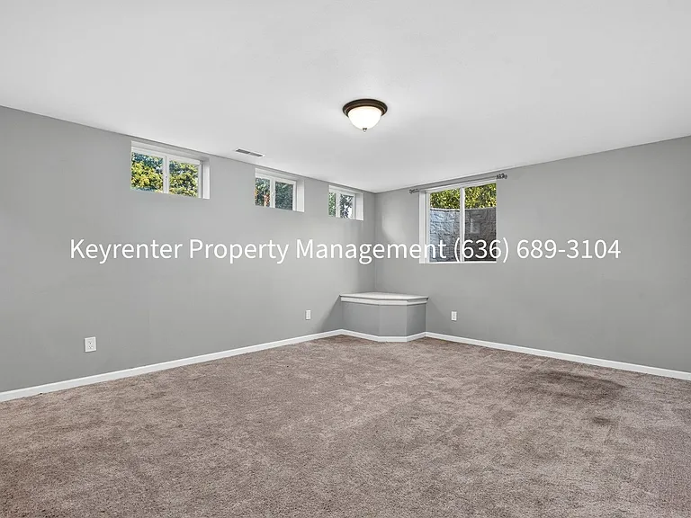 411 Angelique Pl — Photo 34