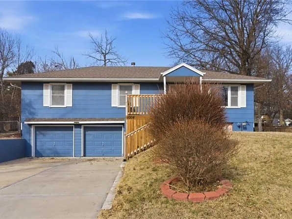 1004 E 135th St, Grandview, MO 64030