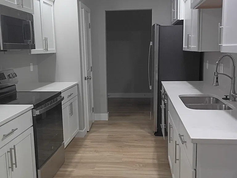 811 SE Hackberry Dr — Photo 5