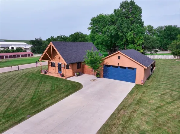 408 N Iowa St, Highland, KS 66035