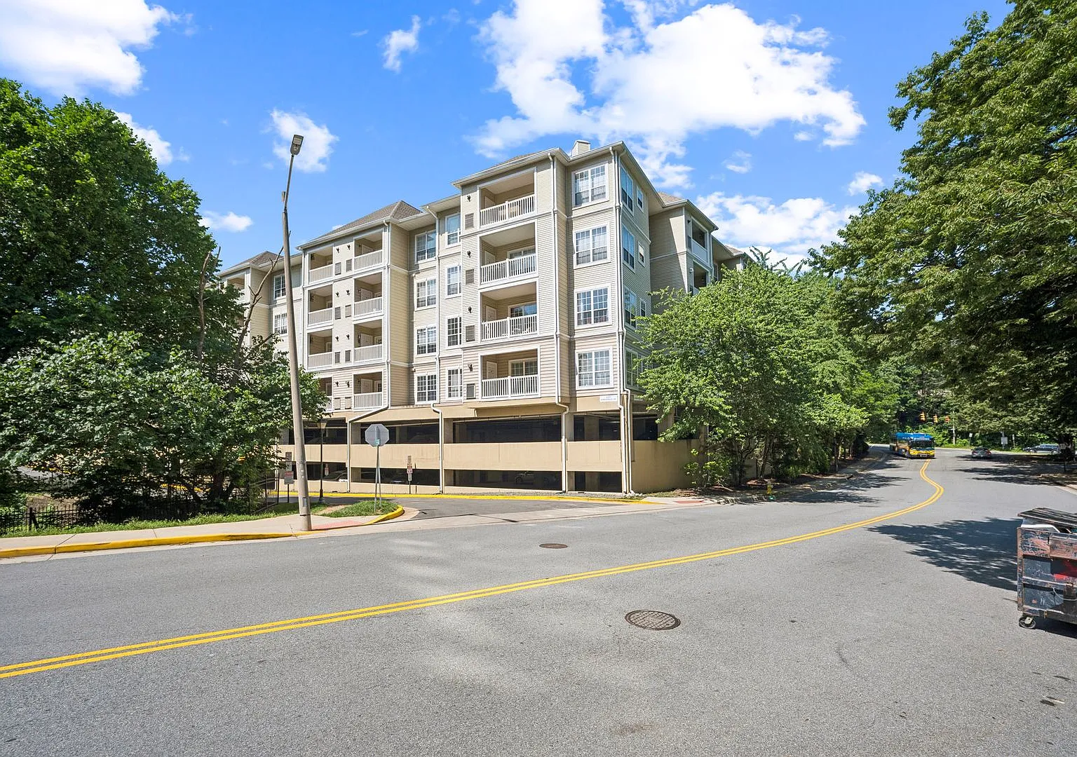Bright & Spacious Condo in Prime Alexandria Location 4551 Strutfield Ln #4307 — Photo 1