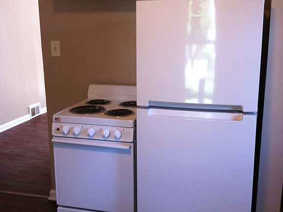 5th image of 738 E 6th St