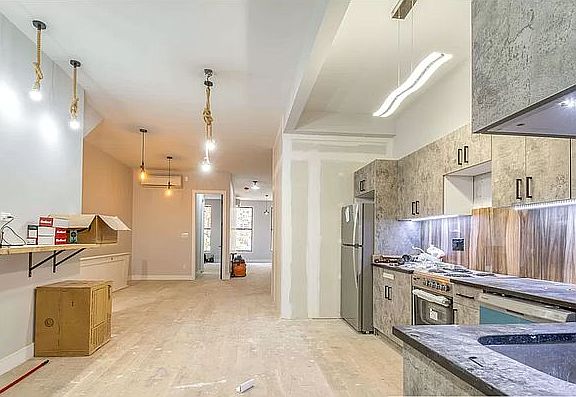 4th image of 498 Clinton Ave #1