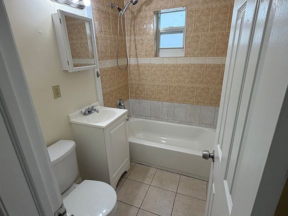 5th image of 1721 Josephine St #A