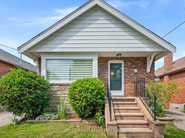 6 Roblin Ave, Toronto, ON M4C 3P8