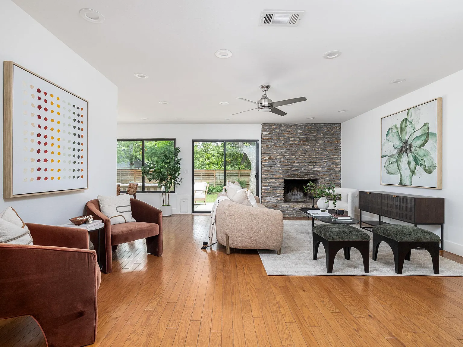 4 bed, 2.0 bath, 2044 sqft, $4,500 — Photo 3