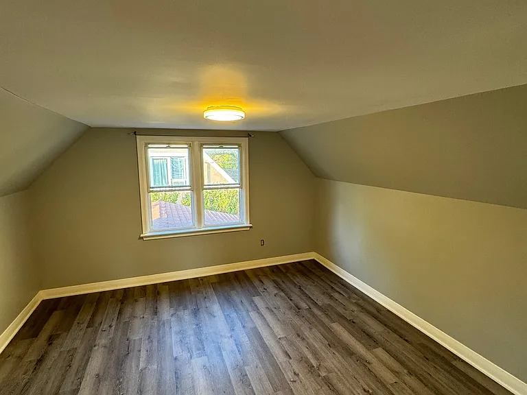 83 Park Ave — Photo 16