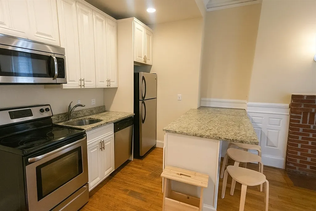 1 bed, 1.0 bath, 580 sqft, $2,800 — Photo 2