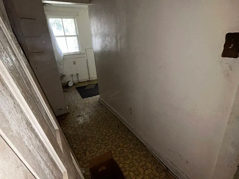 304 N Spruce St — Photo 5