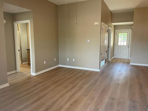 2nd image of 408 Wedgewood Dr