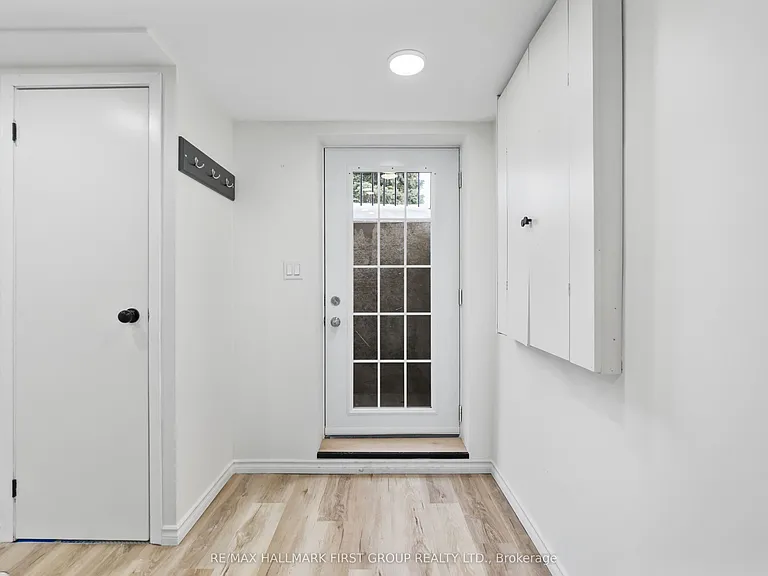 660 Mackechnie Cres #LOWER — Photo 6