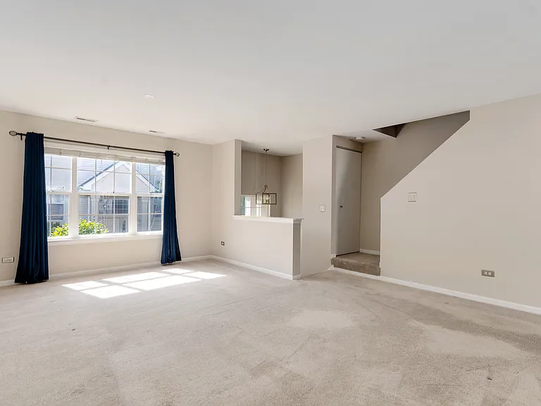 2745 Canyon Dr — Photo 2