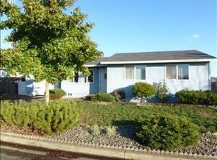237 Corona Loop Rd, Roseburg, OR 97471