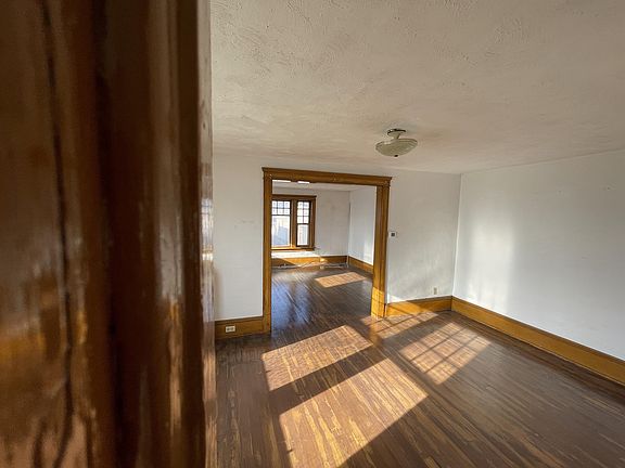 5th image of 534 Eagle St #2