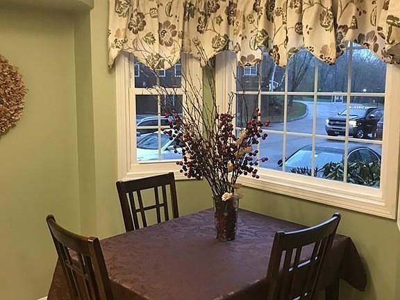 5th image of 404 Sherwood Forest Ln #404