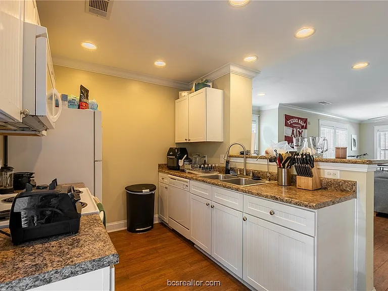 1725 Harvey Mitchell Pkwy S #412 — Photo 2