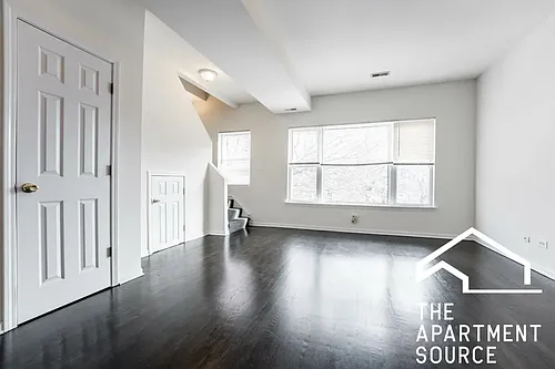 2440 N Ashland Ave #2 Photo 1