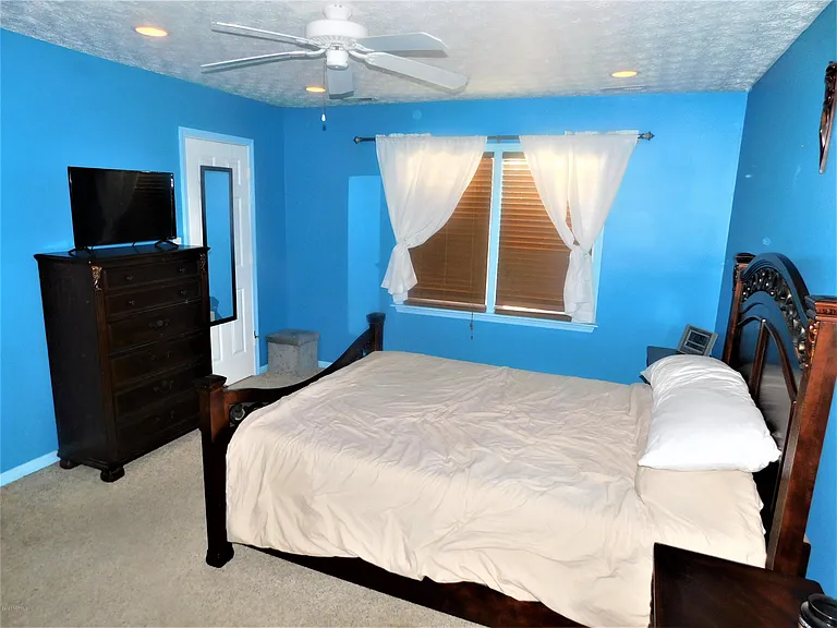 312 Kathryn Ct — Photo 8