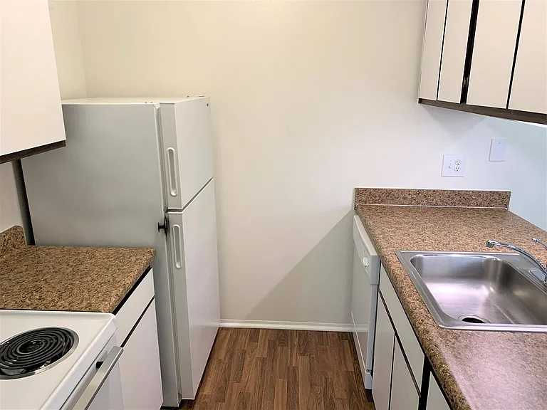 Windsor Place Apartments — Photo 53