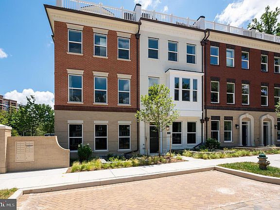 2nd image of 10292 Grosvenor Pl