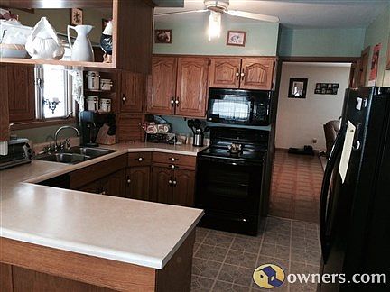 Kitchen 16x12 with breakfast nook, new appliances, and pantry