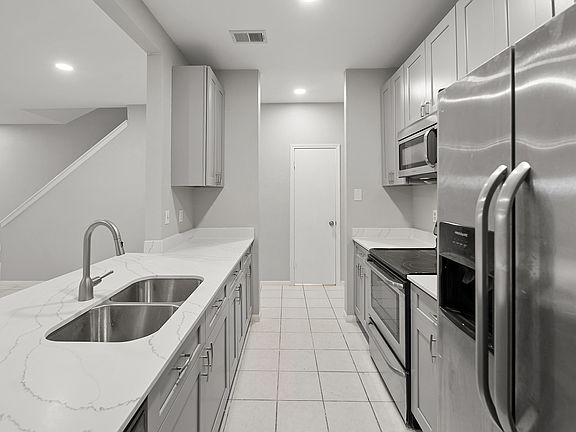 2nd image of 3168 Holly Hall St