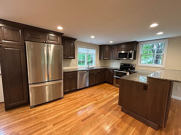 Kitchen with breakfast bar