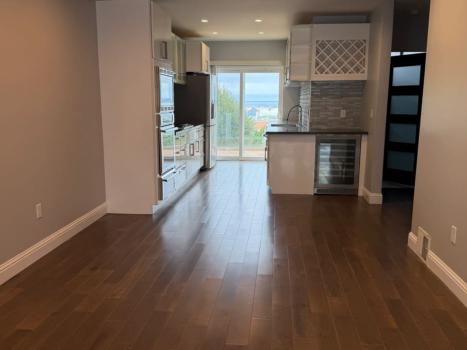 4 bed, 2300 sqft, $7,500 — Photo 4