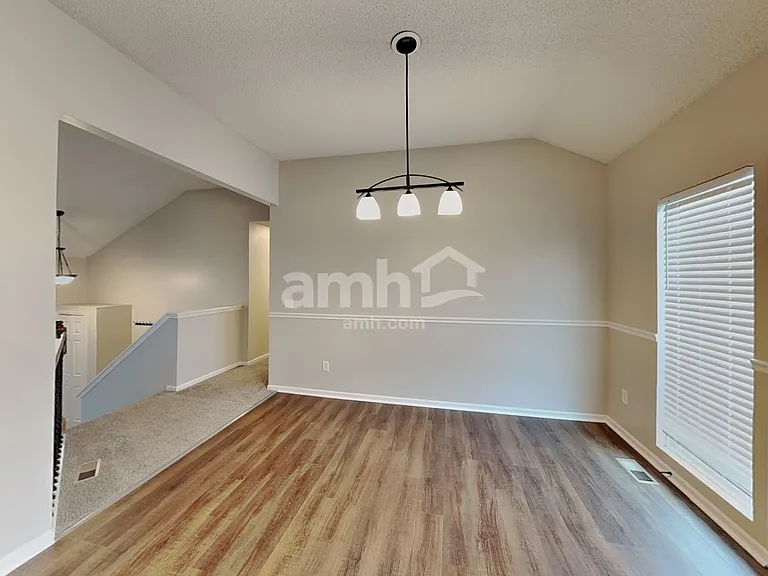 643 E Apache St — Photo 5
