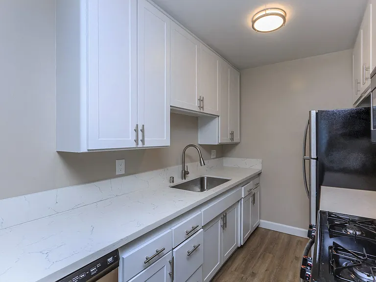 1119-1123 E Elk Ave — Photo 26