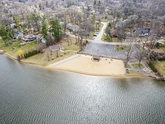 5th image of 128 Hickory Rd