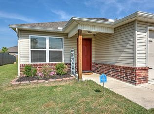 1221 S Ivory Bill Ln, Fayetteville, AR 72701