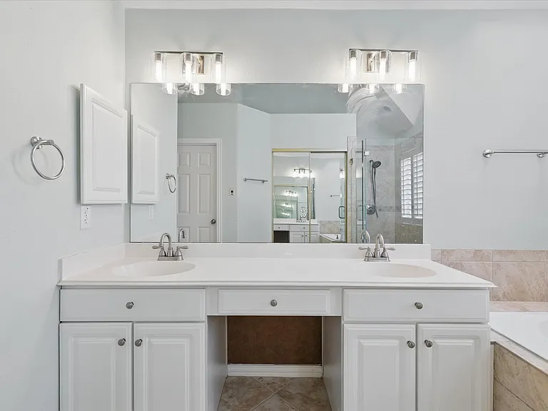 14625 Windsor Ct — Photo 8
