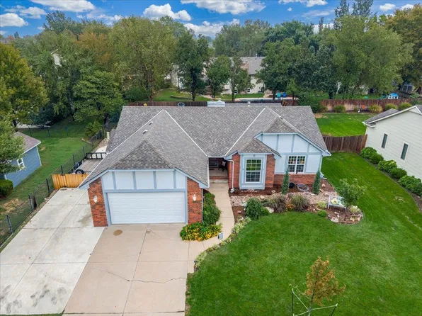 722 E Mockingbird Ln, Derby, KS 67037