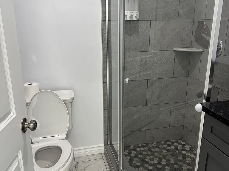 823 E Palmer St — Photo 5