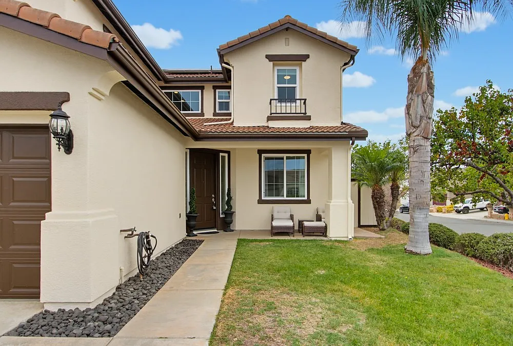 6 bed, 3418 sqft, $6,395 — Photo 3