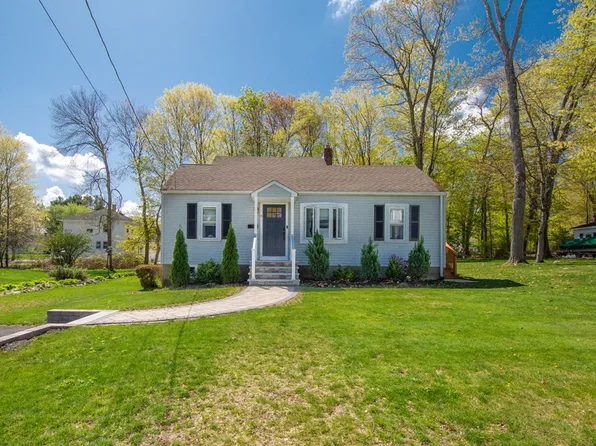 4 Glenwood Ave, Foxboro, MA 02035