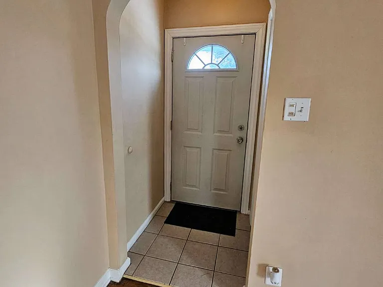 28303 Essex St — Photo 3
