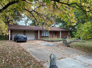 15 Treecrest Ct, Fenton, MO 63026
