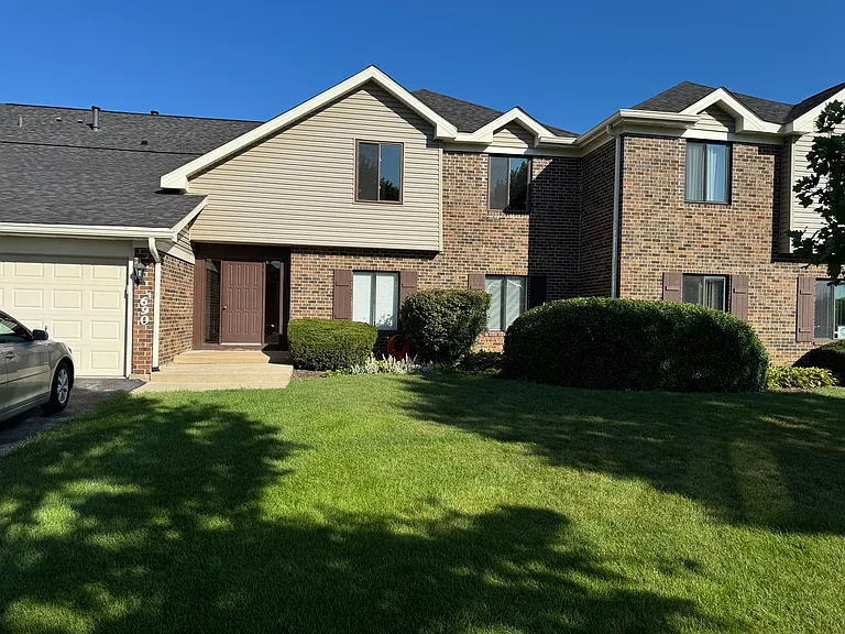 690 Cross Creek Dr #AA — Photo 1