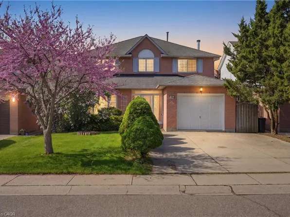 62 Dragoon Dr, Hamilton, ON L9B 2E4