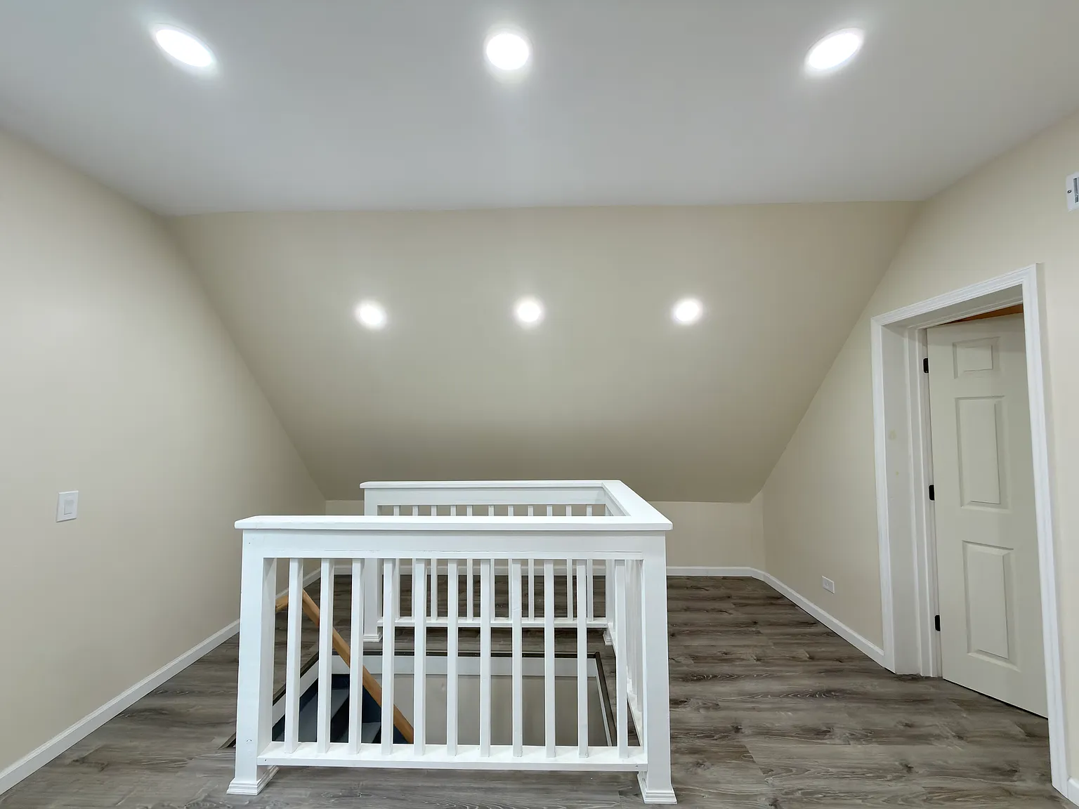 2 bed, 800 sqft, $1,600 — Photo 1