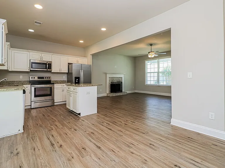 77 Rosemont Ct — Photo 9